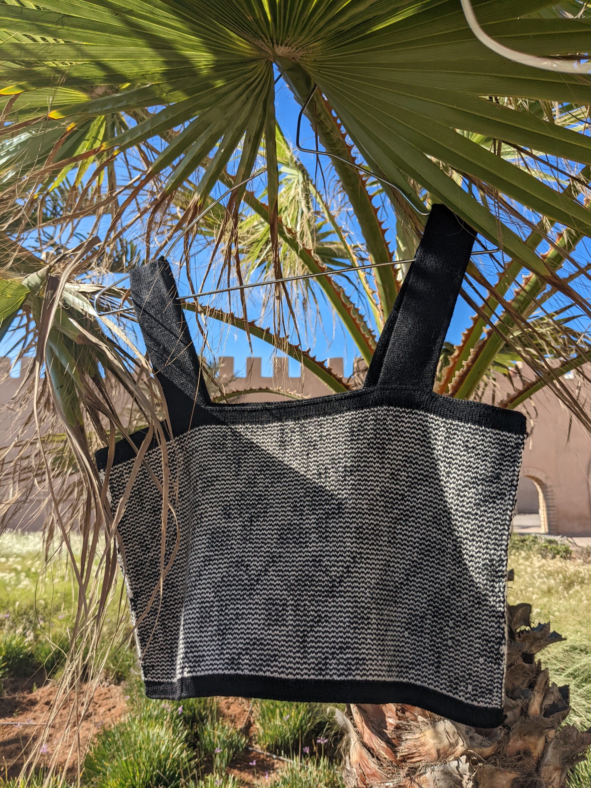 Top 'BOTTLE' b-w – Bild 3